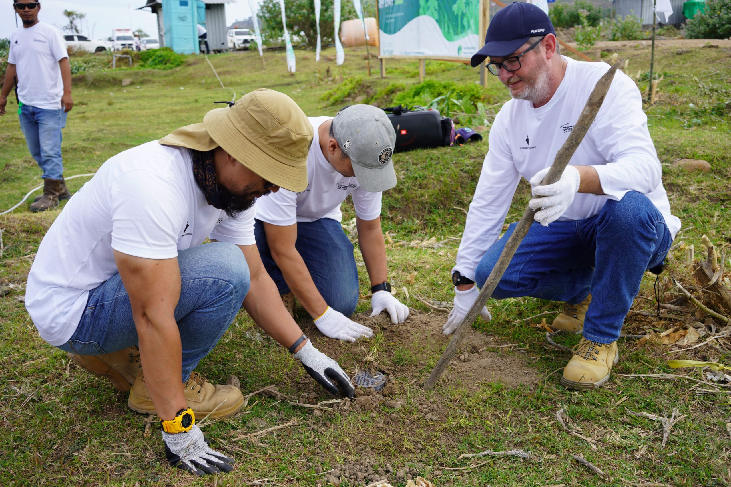 Celebrating World Environment Day, Sumbawa Timur Mining Seeks Soil Restoration Through Biopore Holes