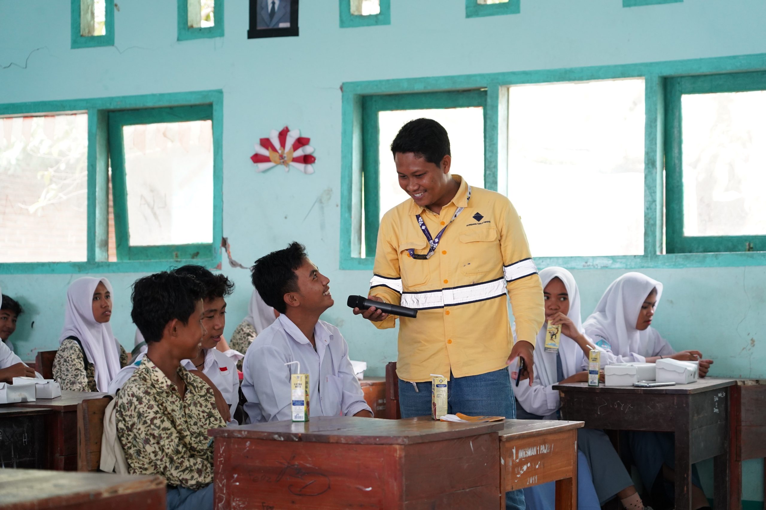 Safety Goes to School: STM Encourages SMAN 1 Pajo Students to Care About Safety and Health